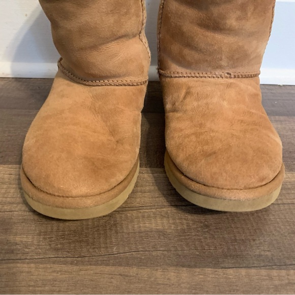 UGGS - Picture 7 of 9